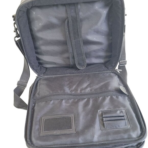 Targus Black Leather Laptop Bag With Shoulder Strap & Multiple Compartments - Picture 12 of 16